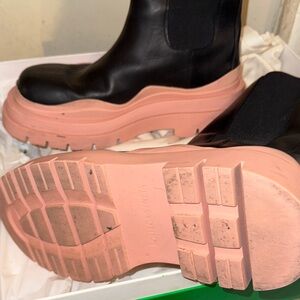 Bottega Veneta Black and Pink Heeled Boots